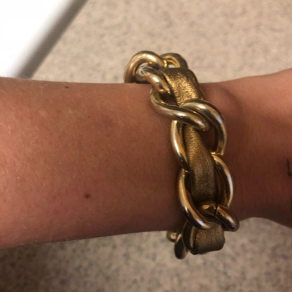 Decorative gold chain bracelet